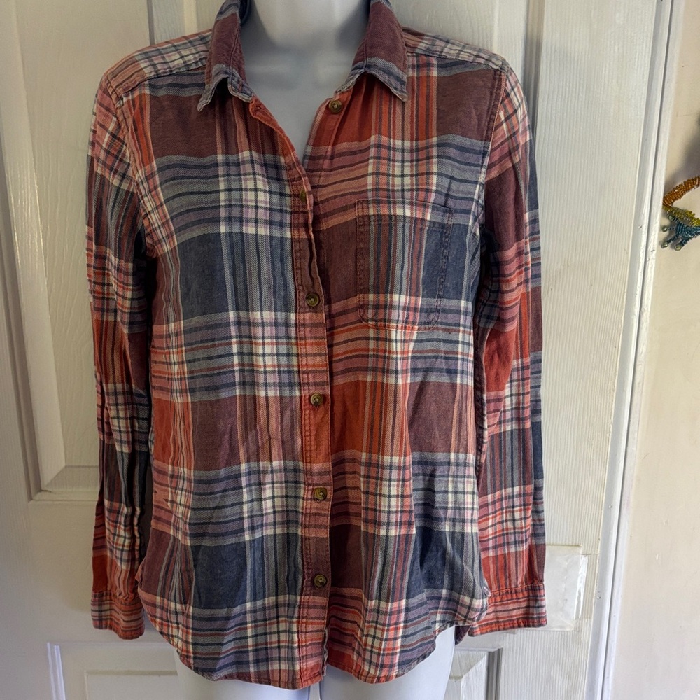 American Eagle Outfitters Red and Blue Plaid Shirt